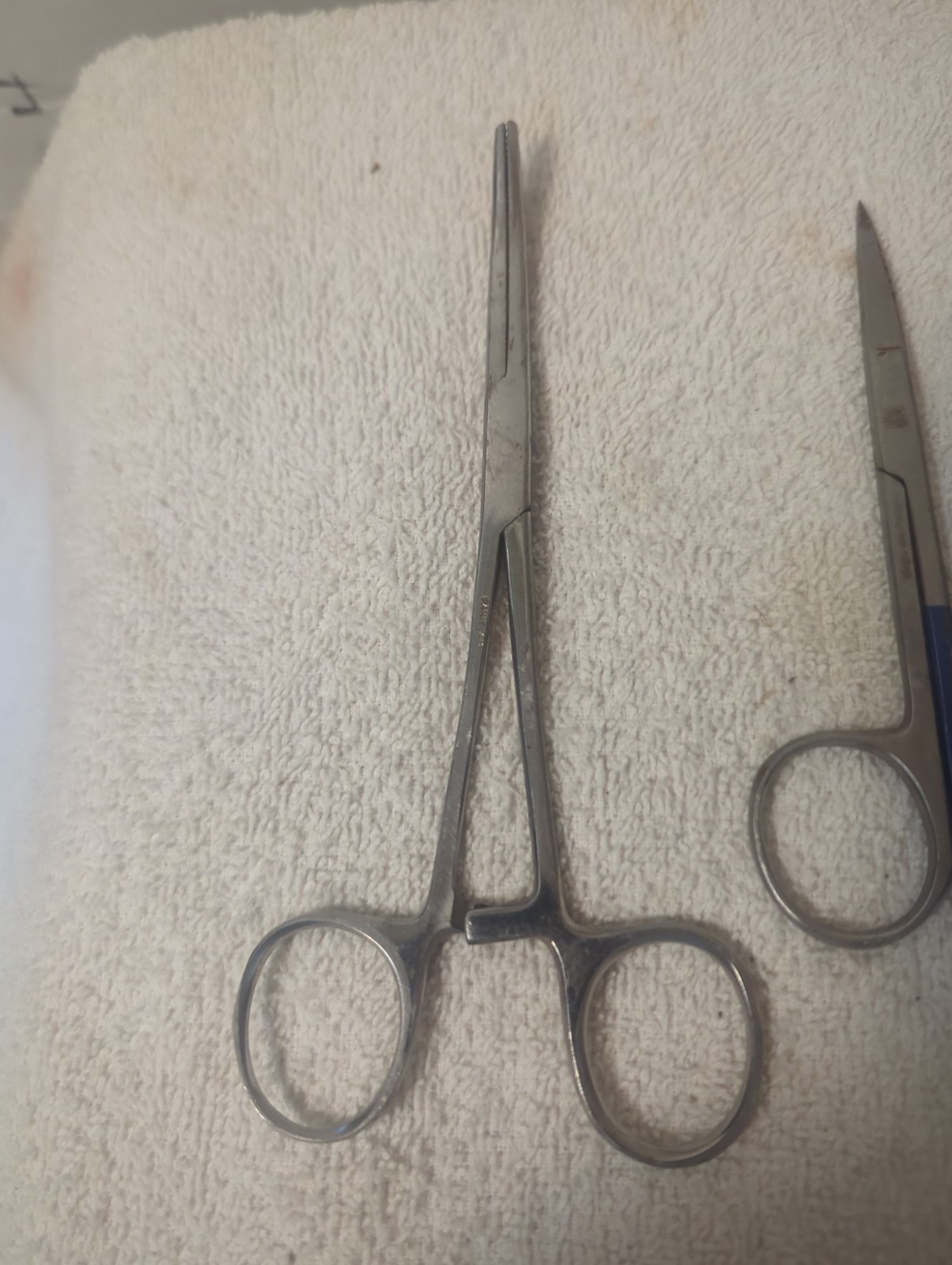 LOT OF 6 STAINLESS STEEL SURGICAL INSTRUMENTS – Pre-owned