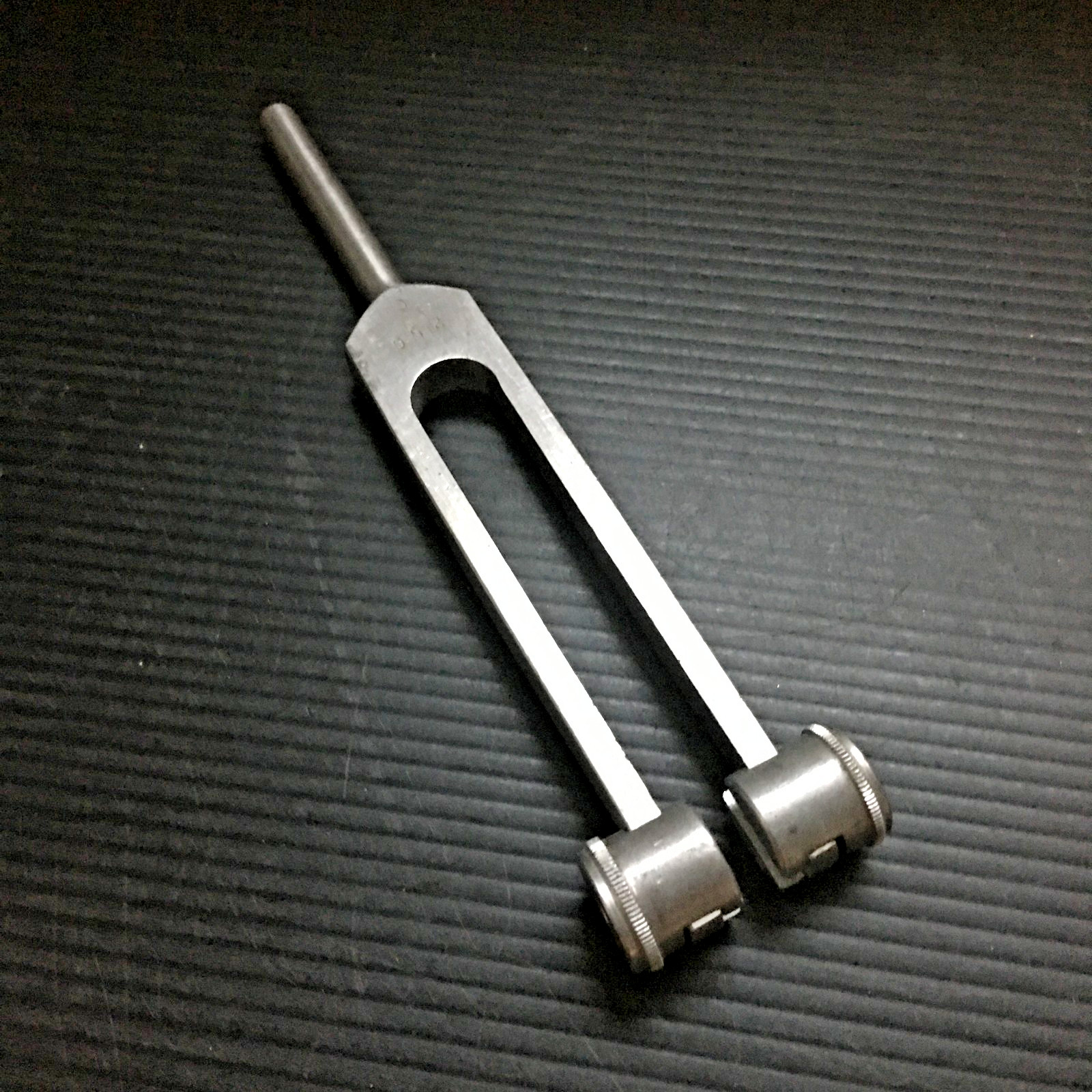 Vintage SKYLAR 256 C Adjustable Weighted Tuning Fork MEDICAL TUNER ALL METAL 7″L
