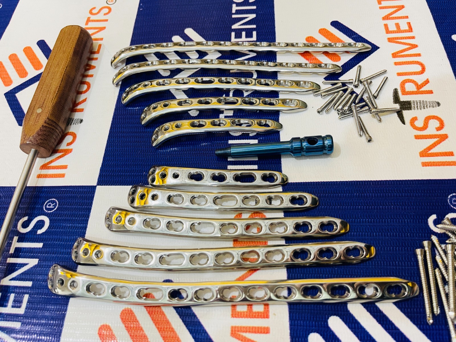 Locking Distäl Humeruͤs Plates 4,6,8,10 & 12 Holes & LCP Screw-(66 Pcs) SS 316L