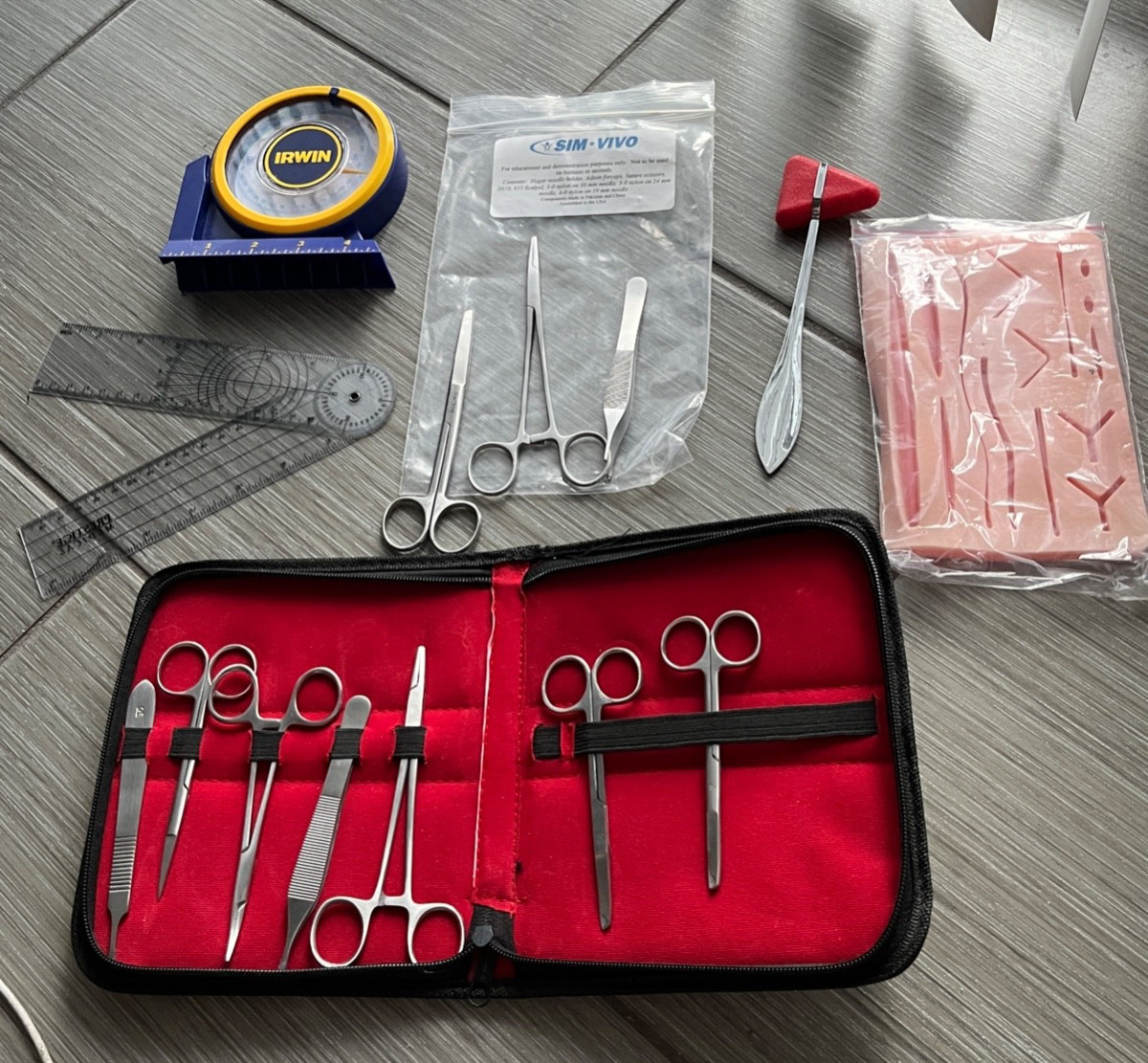 lot of surgical suture practice kit/angle measurement/reflex hammer ++