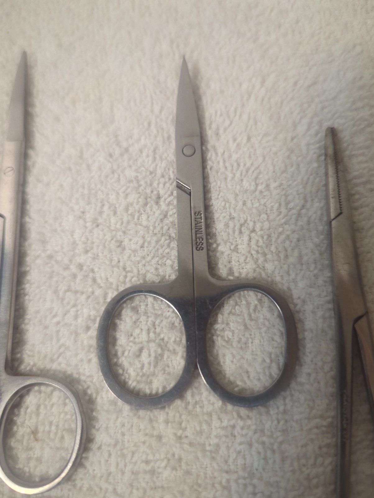 LOT OF 6 STAINLESS STEEL SURGICAL INSTRUMENTS – Pre-owned