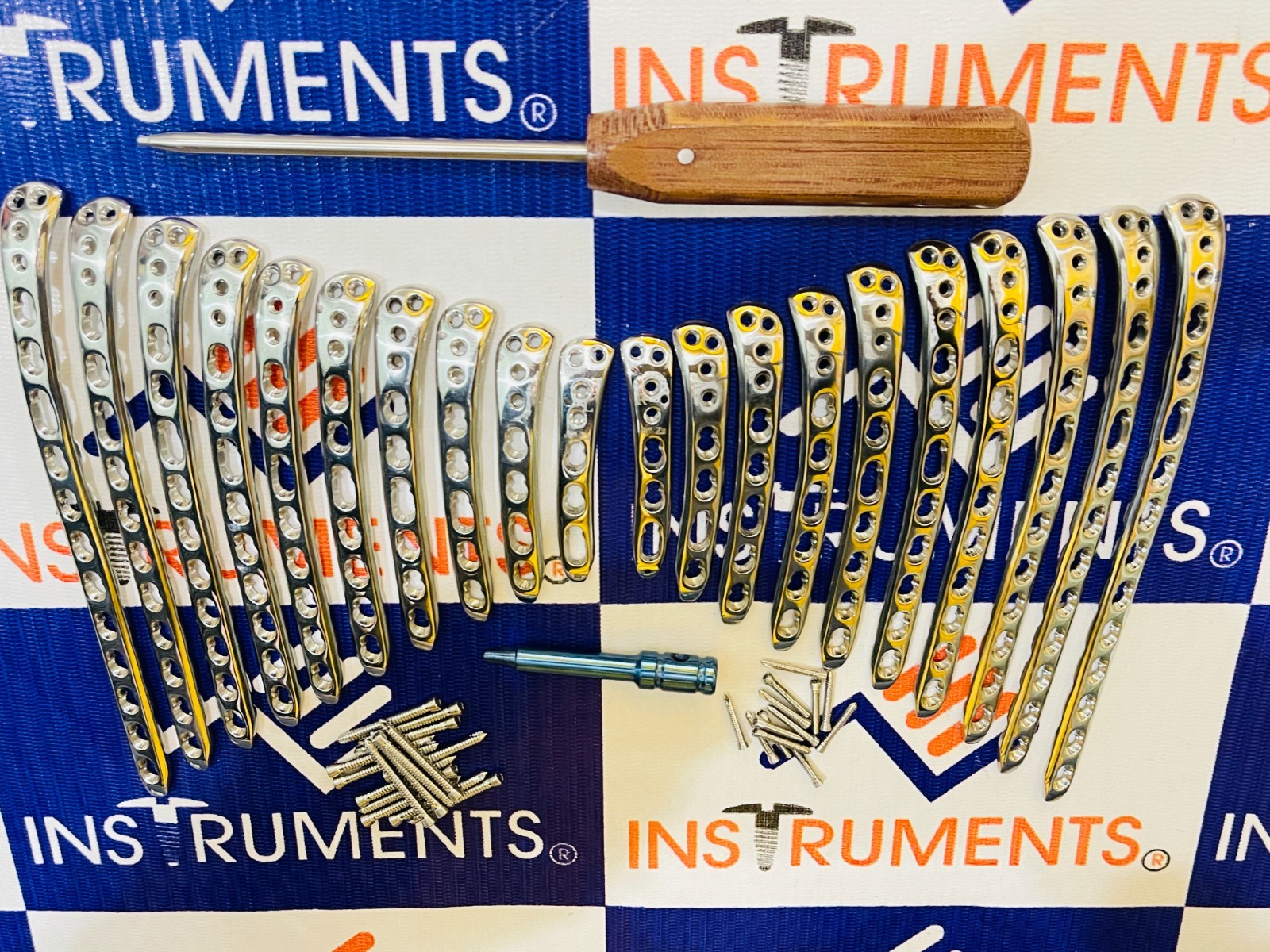 Locking Distäl Humeruͤs Plates L & R 3 to 12 Holes & LCP Screw-(76 Pcs) SS 316L